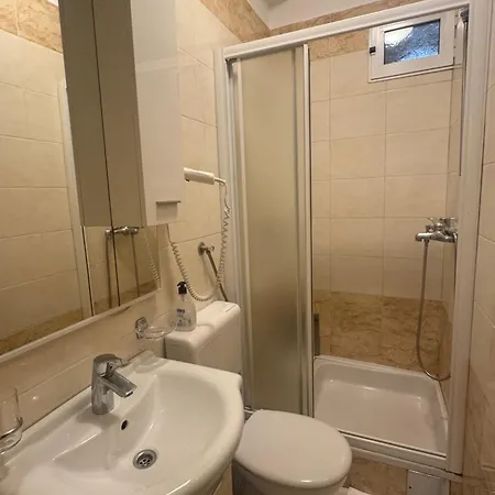 Free Breakfast- 50m From With Washing Machine * Baska Voda