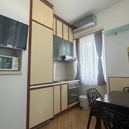 Apartment Free Breakfast- 50m From With Washing Machine *
