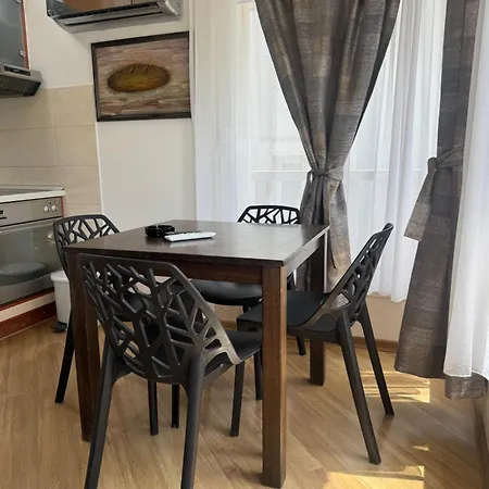Free Breakfast- 50m From With Washing Machine *