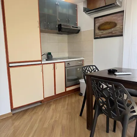 Free Breakfast- 50m From With Washing Machine Apartment