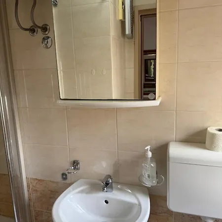 Free Breakfast- 50m From With Washing Machine