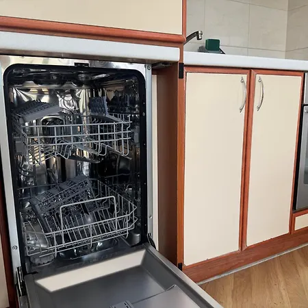 Free Breakfast- 50m From With Washing Machine Apartment *